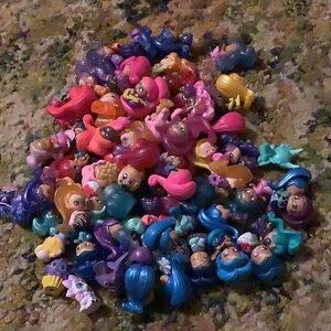 Lot 1- 71 Teenie Genies